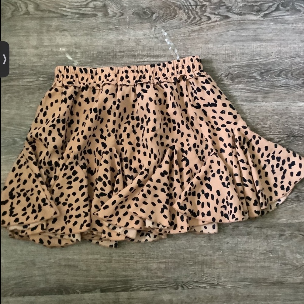 Spotted taupe skirt